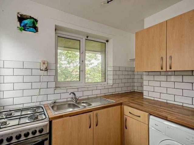 Flat for sale in Pudsey, West Yorkshire