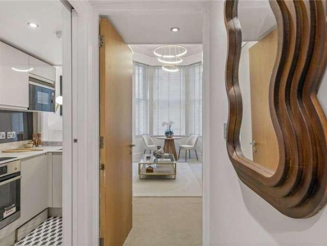 Flat for sale in South Kensington, Greater London