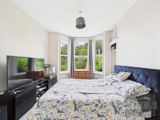 Flat for sale in Old Town, Guestling Green