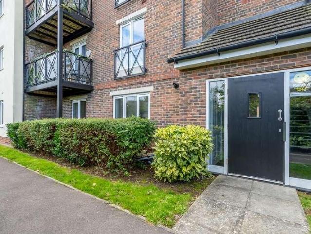 Flat for sale in Felpham, Clapham