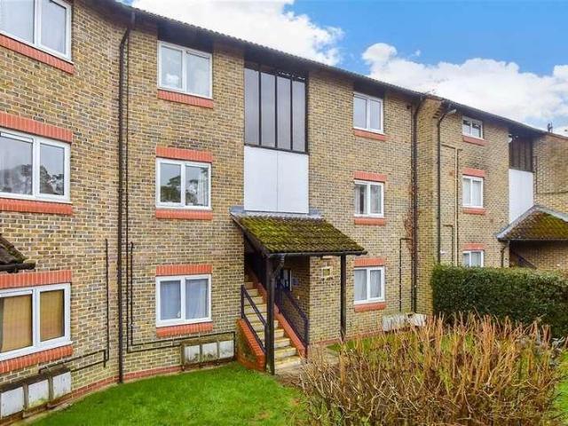 Flat for sale in Pachesham Park, Surrey