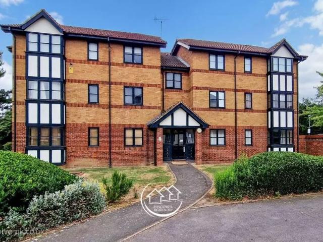 Flat for sale in Golders Green, Greater London