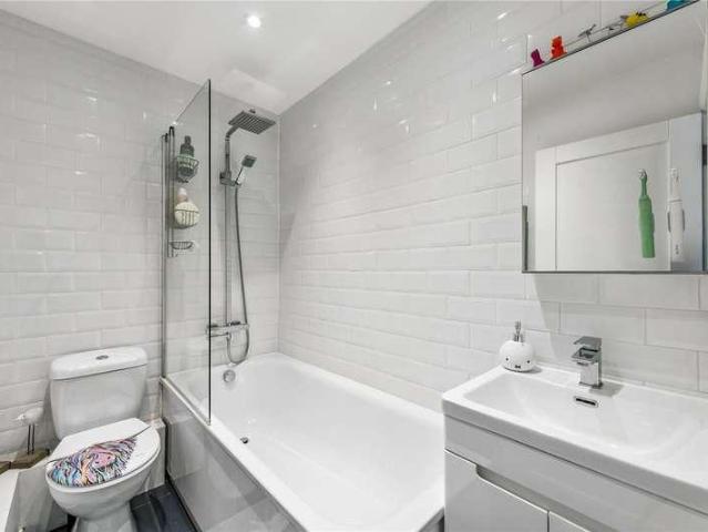 Flat for sale in Barnsbury, Greater London