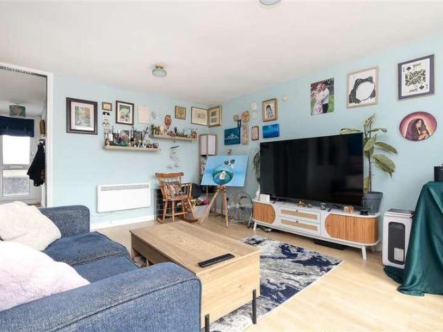 Flat for sale in London Borough of Croydon, South Norwood