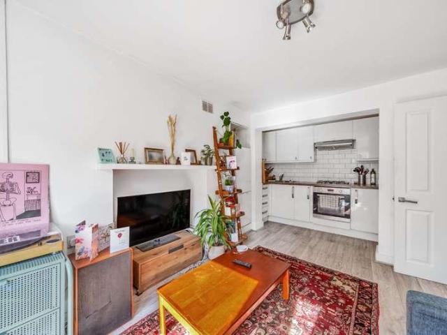 Flat for sale in London Borough of Lewisham, Greater London