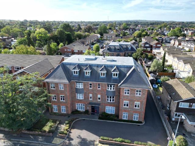 Flat for sale in Bushey, Hertsmere