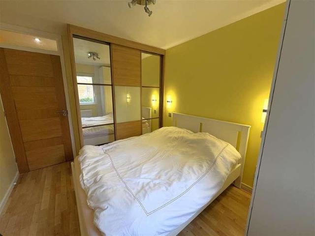 Flat for sale in Broadfields, Greater London