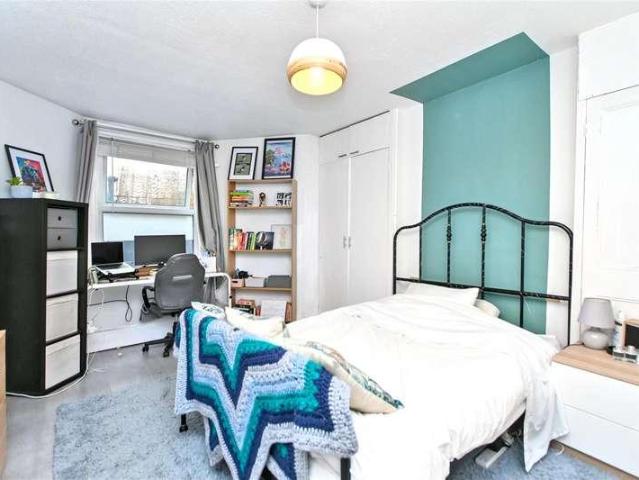Flat for sale in Roselands, Eastbourne