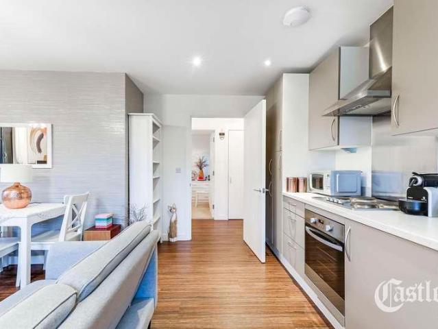 Flat for sale in Palmers Green, Greater London