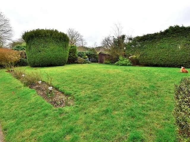 Flat for sale in Chingford, Greater London