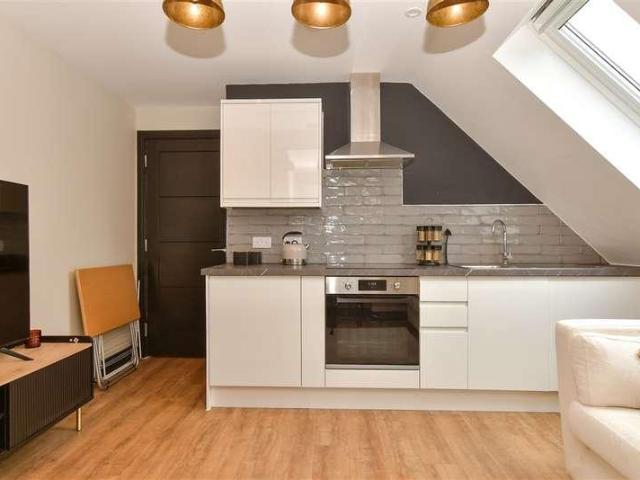 Flat for sale in Ash-cum-Ridley, The Butts