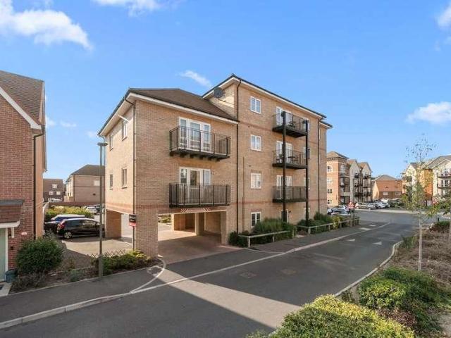 Flat for sale in Blackhills, Surrey