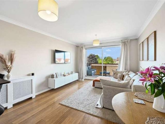 Flat for sale in London Borough of Bromley, Greater London
