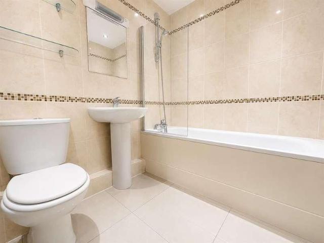 Flat for sale in Slough