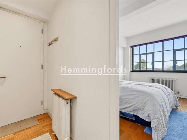 Flat for sale in Islington, Greater London