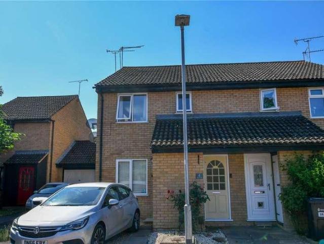 Flat for sale in Emmbrook, Wokingham