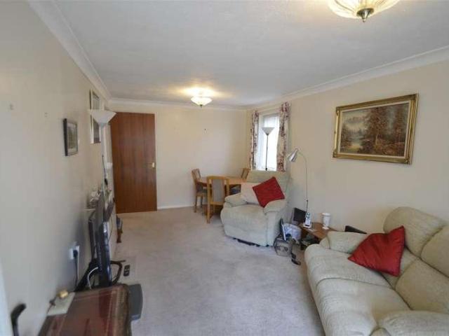 Flat for sale in Marks Gate, Greater London