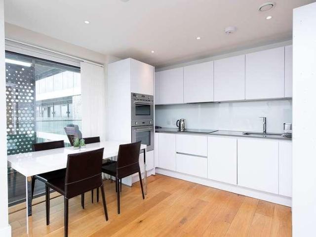 Flat for sale in Whetstone, Oakleigh Park
