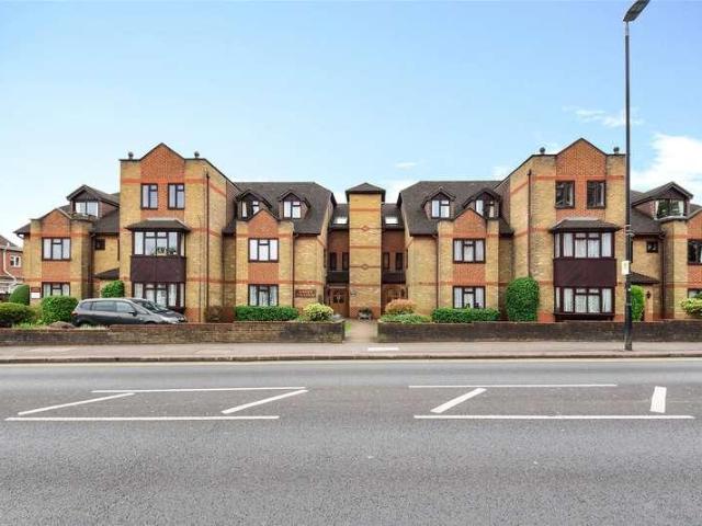 Flat for sale in Wallington, Greater London