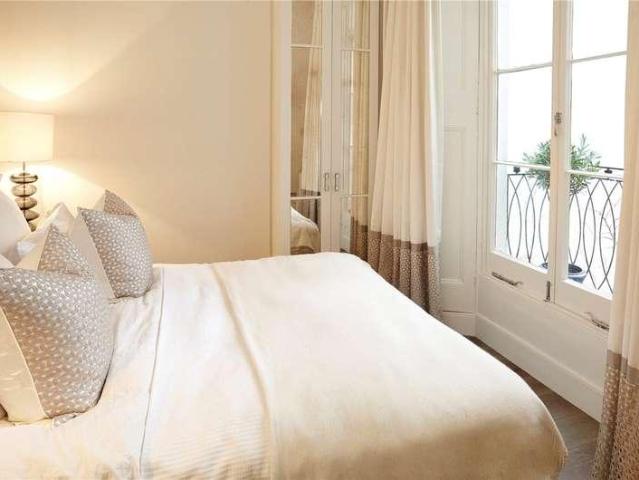 Flat for sale in Kensington, Greater London
