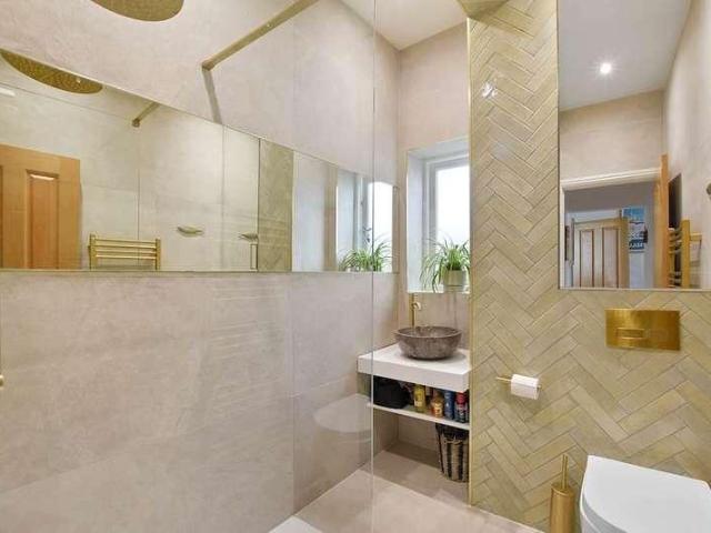 Flat for sale in Miranda Estate, Greater London