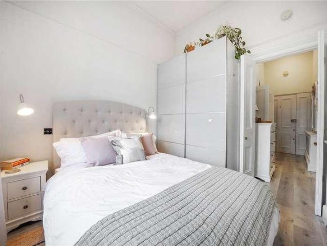 Flat for sale in St. John's Wood, Greater London