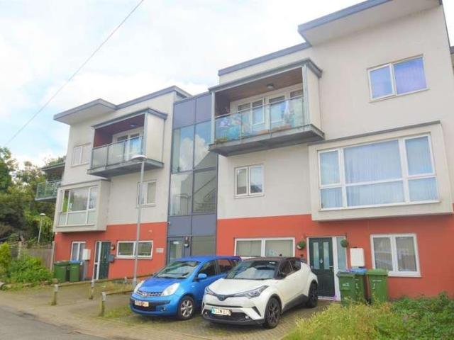 Flat for sale in Thamesmead, Greater London