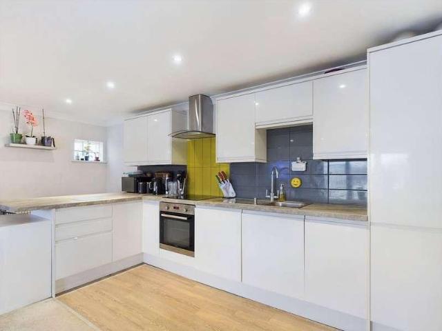 Flat for sale in Worthing, West Sussex