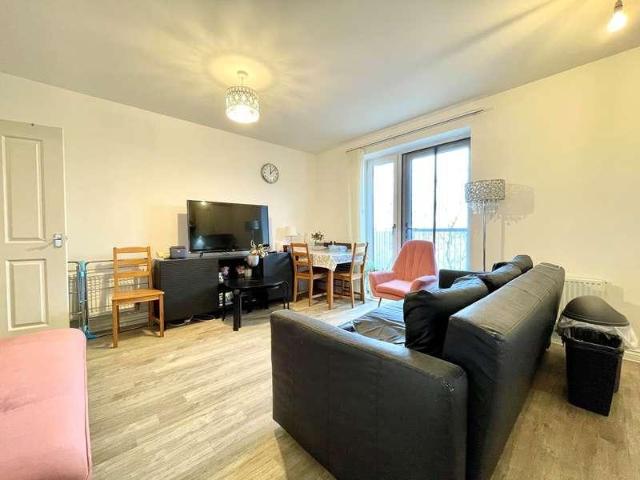 Flat for sale in Milton Keynes