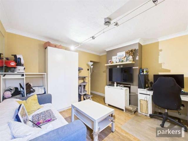 Flat for sale in Caversham, Reading