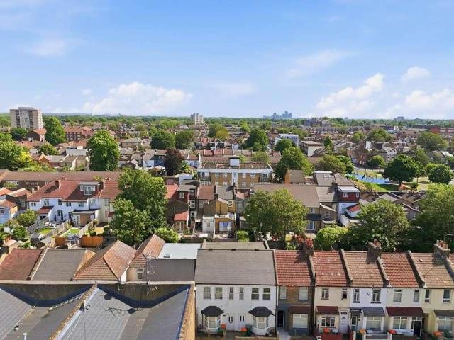 Flat for sale in Forest Gate, Greater London