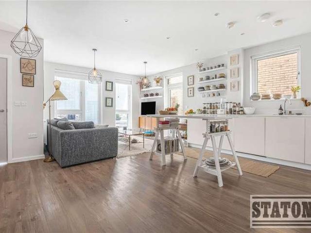 Flat for sale in High Barnet, Greater London