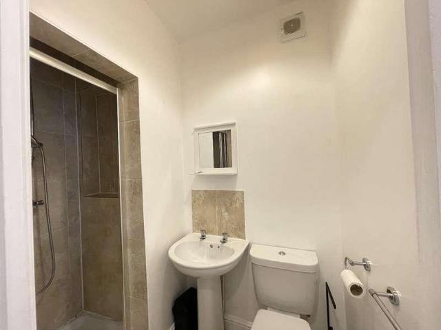 Flat for sale in Salisbury, Wiltshire