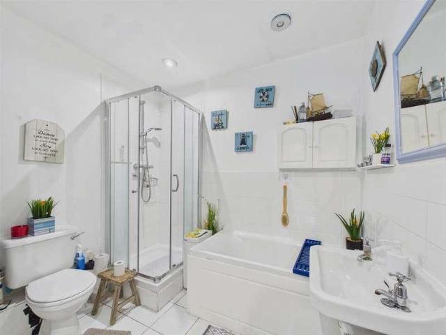 Flat for sale in Great Malvern, Forthampton