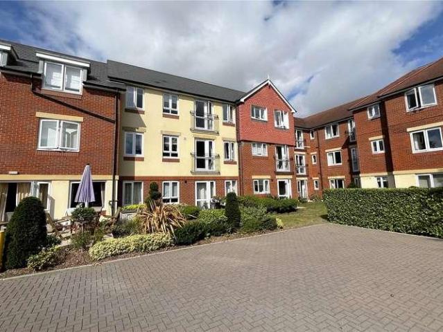 Flat for sale in Highcliffe