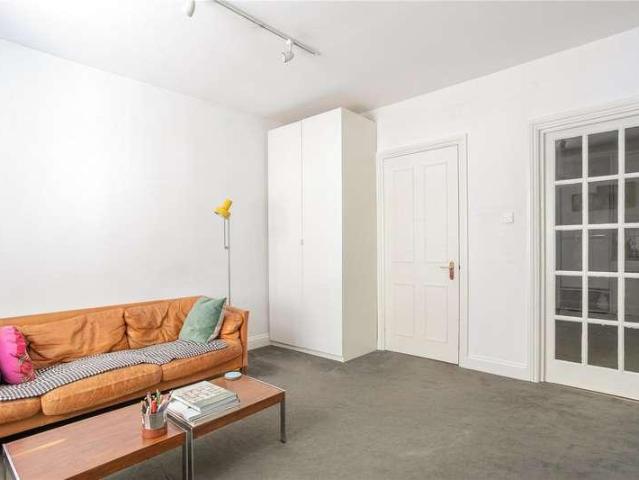 Flat for sale in Whitechapel, Greater London