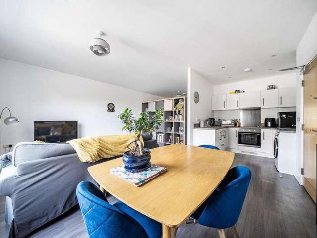 Flat for sale in Thatcham, West Berkshire