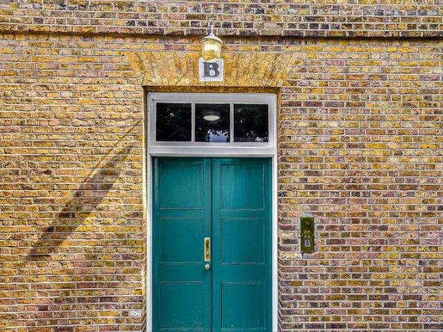 Flat for sale in North Shoebury, Alton Barnes