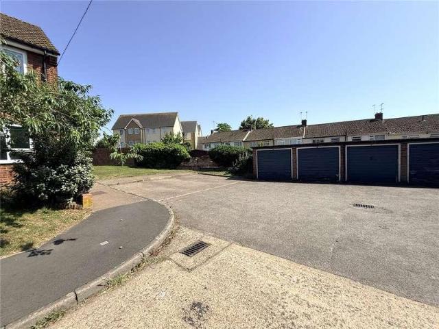 Flat for sale in Kings Hill, Colliers End