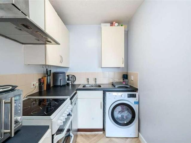 Flat for sale in Berrick Salome, Oxfordshire