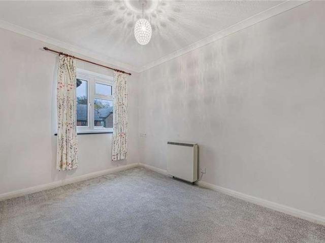 Flat for sale in Aperfield, Greater London