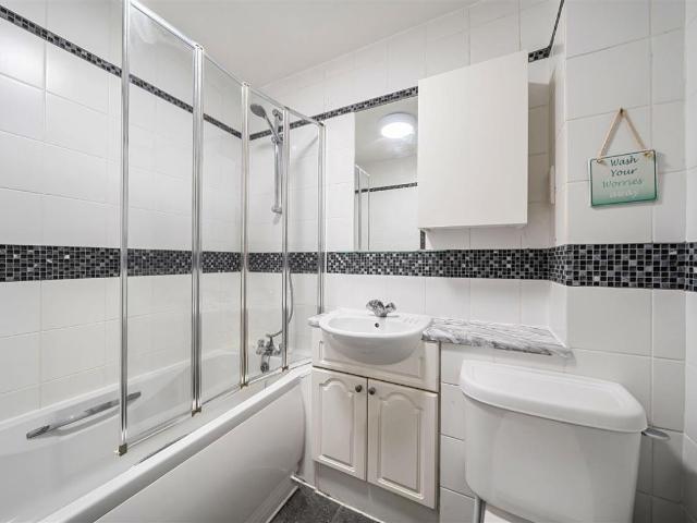 Flat for sale in Preston, Greater London