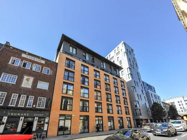 Flat for sale in St. George in the East, Wapping