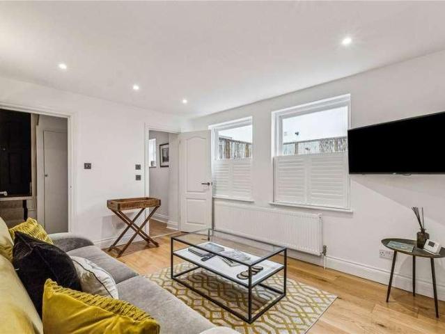 Flat for sale in Paddington, Greater London