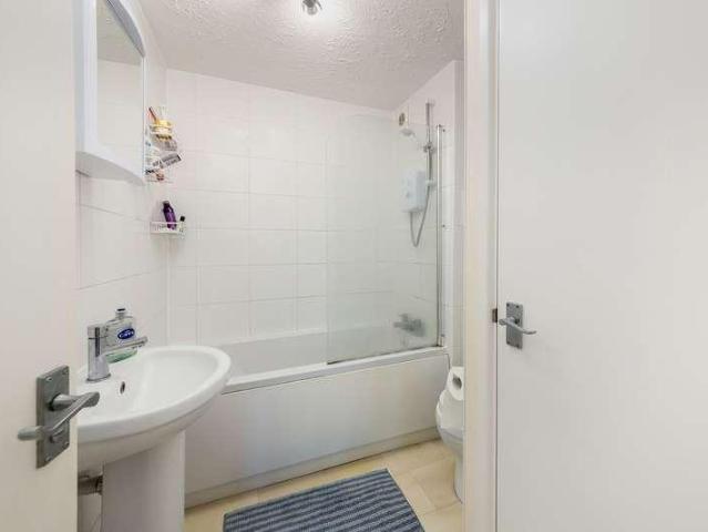 Flat for sale in Dromore, Oxfordshire