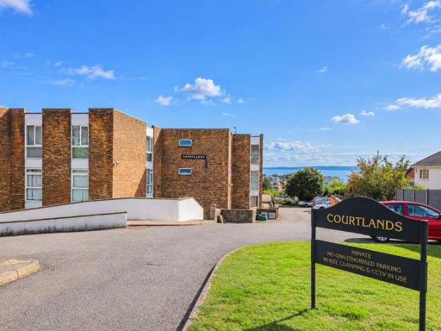 Flat for sale in The Knap, Barry