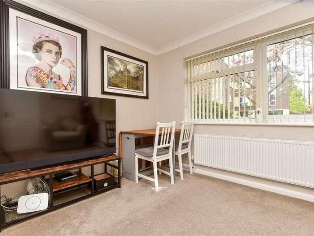 Flat for sale in London Borough of Croydon, Purley
