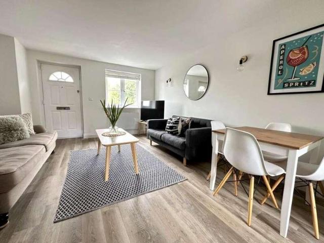 Flat for sale in Bolton Low Houses, Hampshire