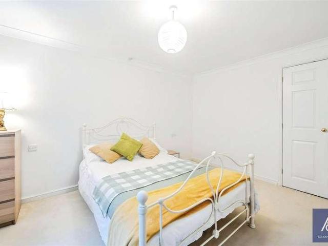 Flat for sale in Brackley, Northamptonshire