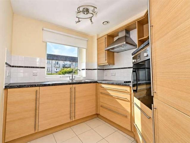 Flat for sale in Basingstoke, Basingstoke and Deane